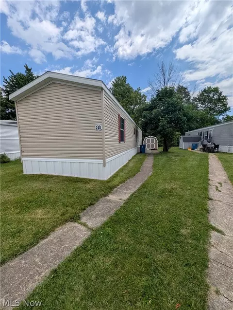 240 Cherry Bottom Gln, Elyria, OH 44035