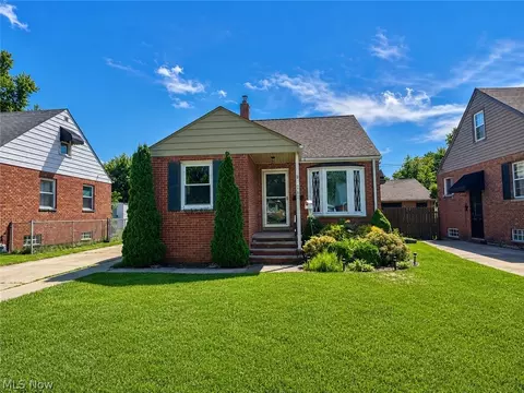 262 E 323rd St, Willowick, OH 44095