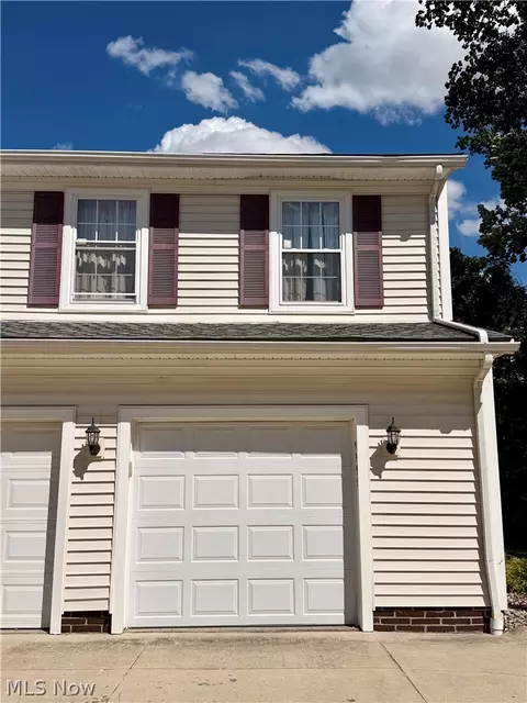 9995 Independence Dr #8B, North Royalton, OH 44133