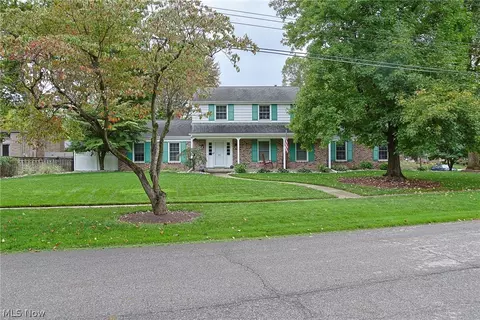 10 Hawthorne Dr, Norwalk, OH 44857