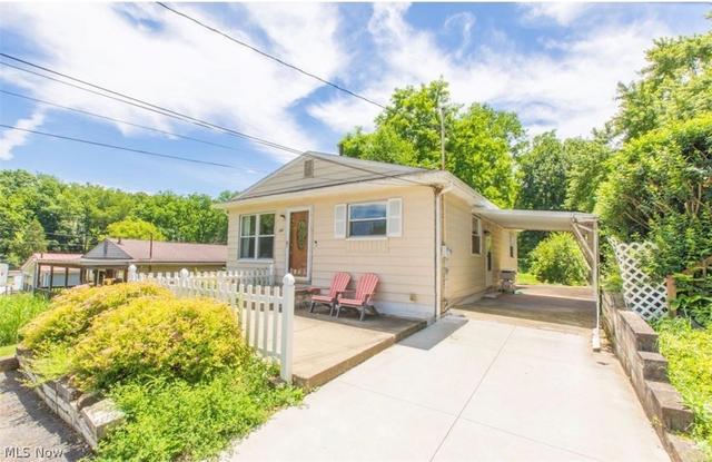 260 Horn St, Barberton, OH 44203