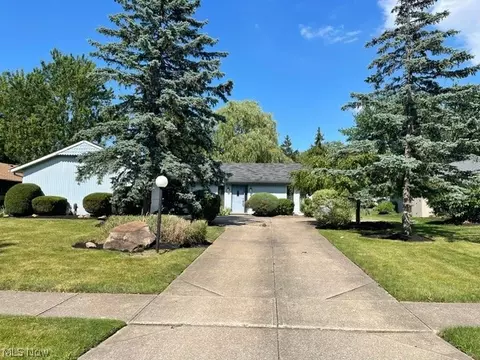 6167 Oakwood Cir, North Ridgeville, OH 44039