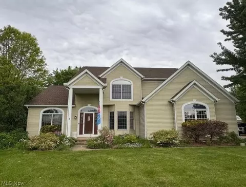 13499 Carnation Ave NW, Hartville, OH 44632