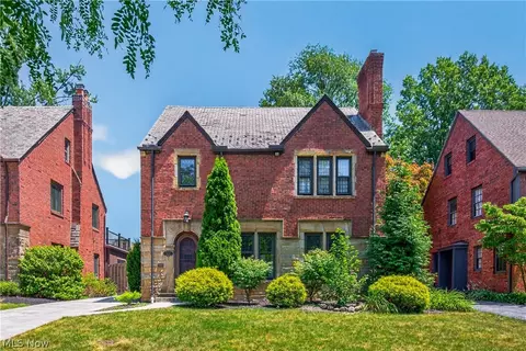 2621 Charney Rd, University Heights, OH 44118