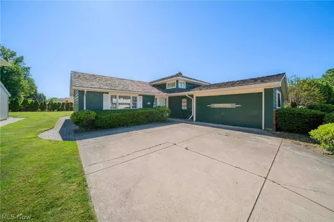 1207 Cordova Rd, Mayfield Heights, OH 44124