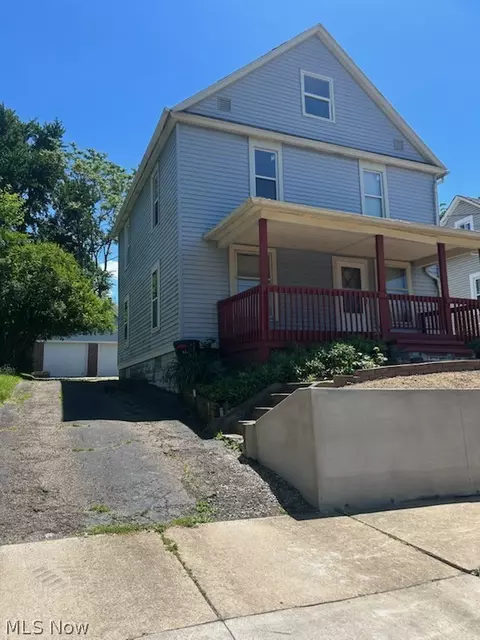 2121 10th St, Akron, OH 44314
