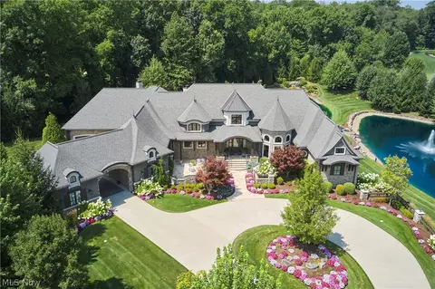 520 Arbor Falls Dr, Sharon, OH 44281