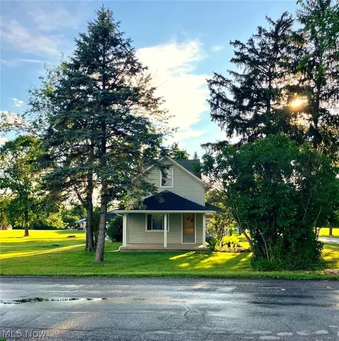 1517 W Garfield Rd, Columbiana, OH 44408