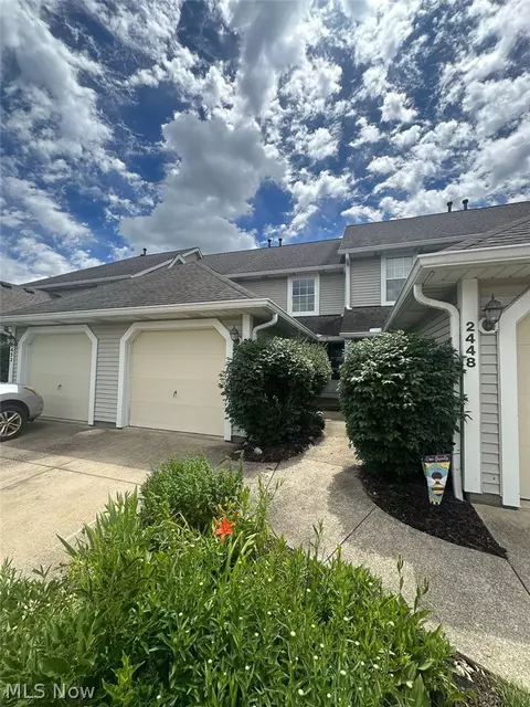 2450 Wrens Dr S, Stow, OH 44224