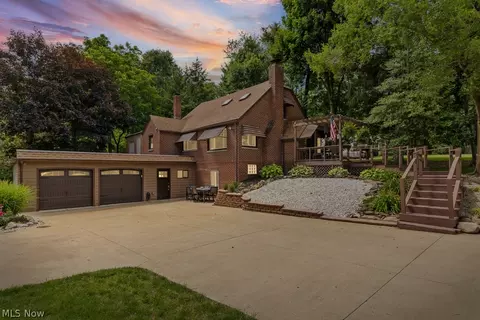 1942 Edwards Dr, Akron, OH 44306