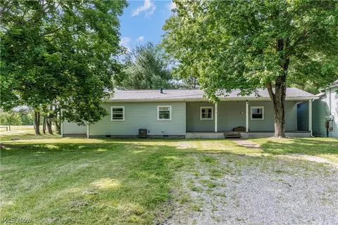 4659 State Route 39 NE, New Philadelphia, OH 44663