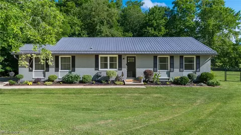 2655 Eva Cir, Zanesville, OH 43701