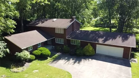 7421 W Parkside Dr, Youngstown, OH 44512