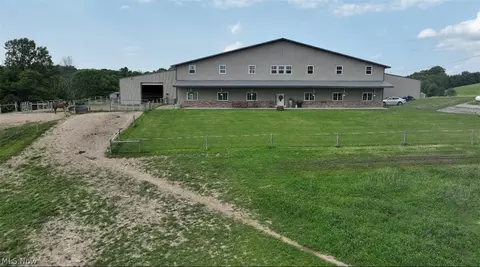 9918 Ridge Rd SE, Uhrichsville, OH 44683