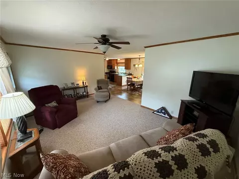 359 Saturn Dr, Dover, OH 44622 photo 4
