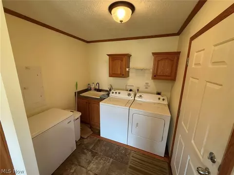 359 Saturn Dr, Dover, OH 44622 photo 17