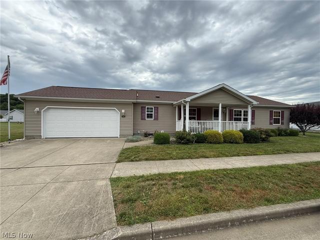 359 Saturn Dr, Dover, OH 44622