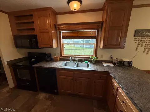 359 Saturn Dr, Dover, OH 44622 photo 9