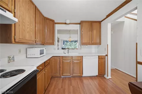 Kitchen - 115 Denham Cir NE, Canton, OH 44721 photo 2 of 2