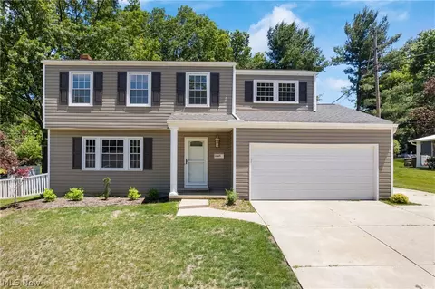 3865 Silver Wood Dr, Stow, OH 44224