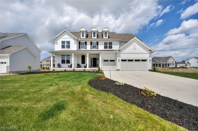 32642 Royal Troon Dr, Avon Lake, OH 44012