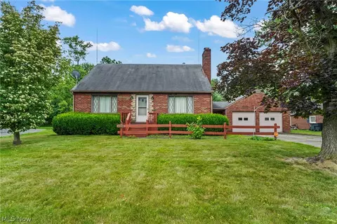 1861 Lexington Ave NW, Warren, OH 44485