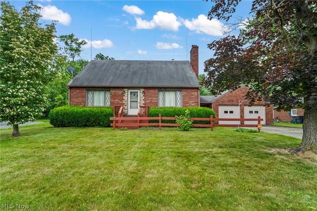 1861 Lexington Ave NW, Warren, OH 44485