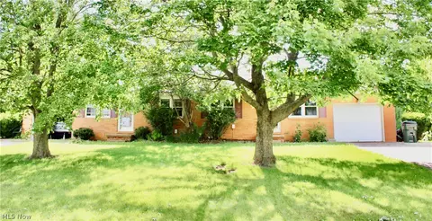 1645 California Ave, Louisville, OH 44641