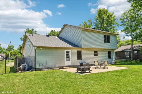 Exterior - 964 Dock Rd, Madison, OH 44057 photo 6 of 8