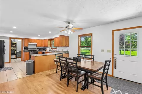 Dining - 964 Dock Rd, Madison, OH 44057 photo 2 of 2