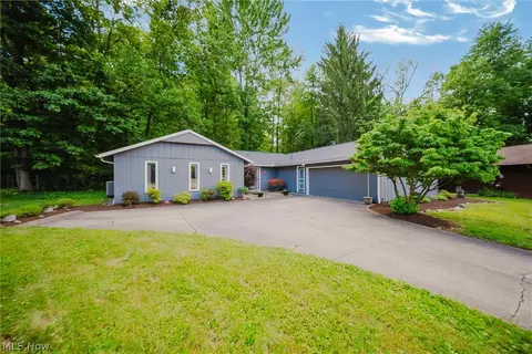 5950 Bayberry Cir, North Ridgeville, OH 44039