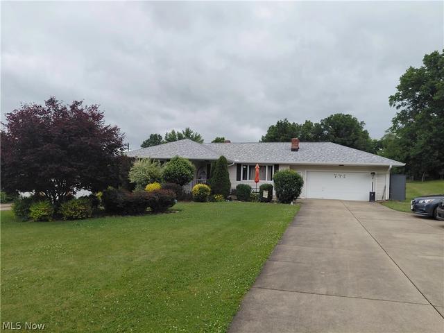436 Secrist Ln, Girard, OH 44420