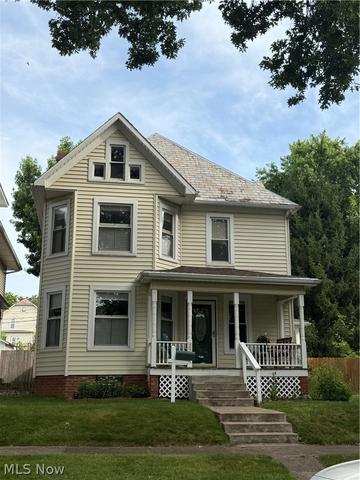 221 Oakwood Ave, Marietta, OH 45750