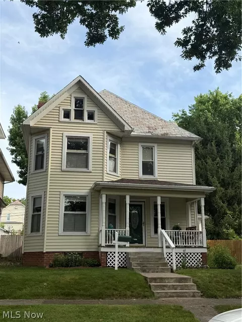 221 Oakwood Ave, Marietta, OH 45750
