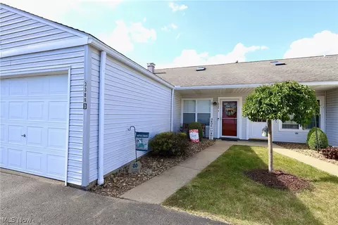 3389 Ivy Hill Cir #D, Cortland, OH 44410