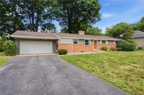 236 Manor Dr, Columbiana, OH 44408