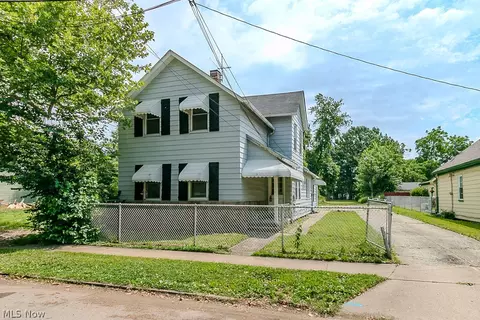 3295 W 46th St, Cleveland, OH 44102