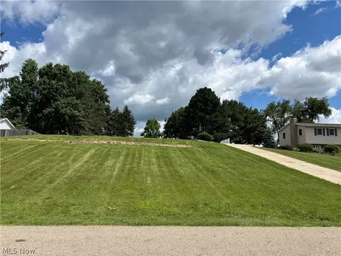 1133 Scenicrest St NW, Uniontown, OH 44685