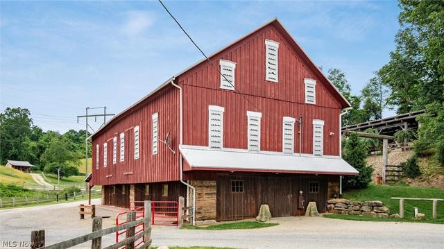 2665 Sub Station Rd NE, New Philadelphia, OH 44663