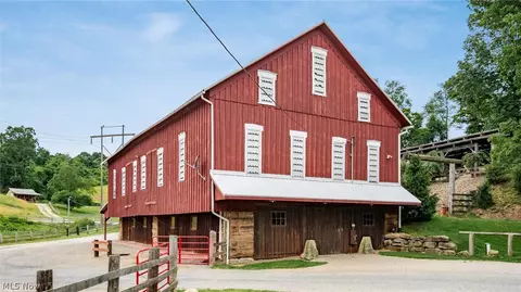 2665 Sub Station Rd NE, New Philadelphia, OH 44663