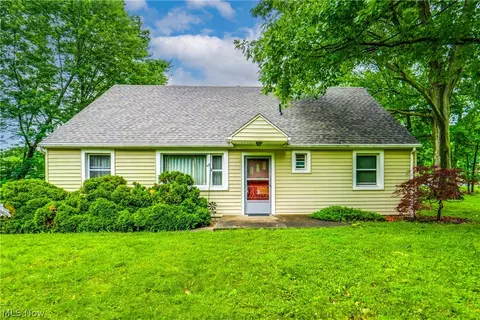 3565 Herbert St, Mogadore, OH 44260