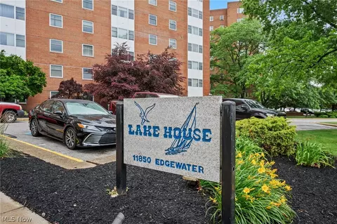 11850 Edgewater Dr #110, Lakewood, OH 44107