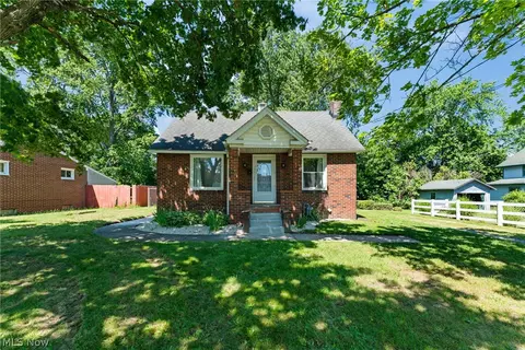 33 Parkway Blvd, Alliance, OH 44601