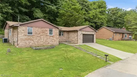 404 W Wildwood Dr, Parkersburg, WV 26101