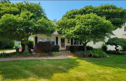 2182 Buena Vista Dr, Wickliffe, OH 44092
