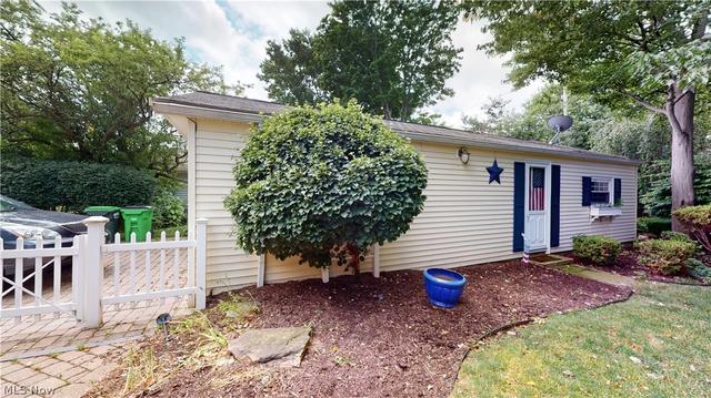 2182 Buena Vista Dr, Wickliffe, OH 44092
