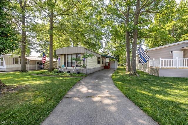 43 Parkway Dr, Olmsted Twp, OH 44138