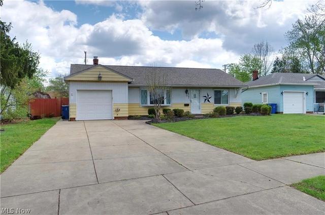 6751 Oakwood Rd, Parma Heights, OH 44130