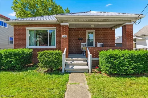 577 5th St, Carrollton, OH 44615
