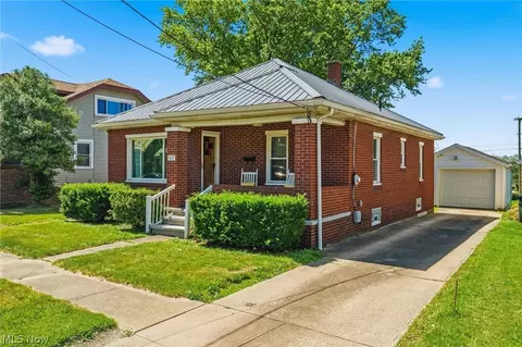 577 5th St, Carrollton, OH 44615
